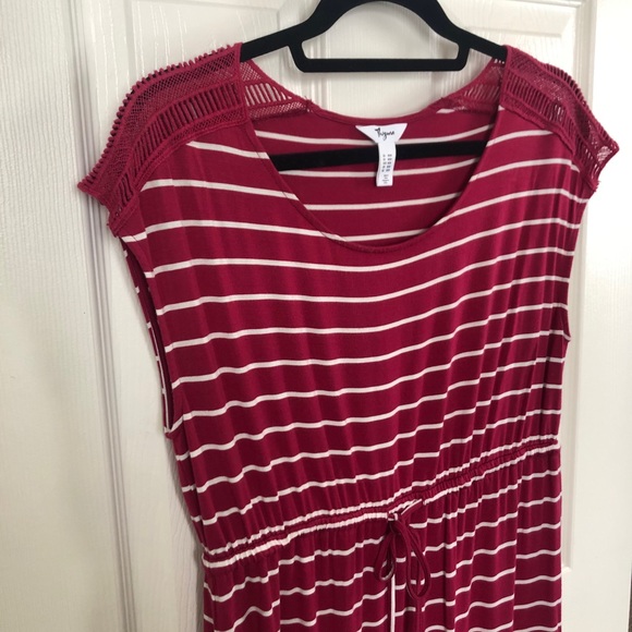 Maternity Dress w/ Lace Shoulders| Thyme Maternity - Picture 4 of 7